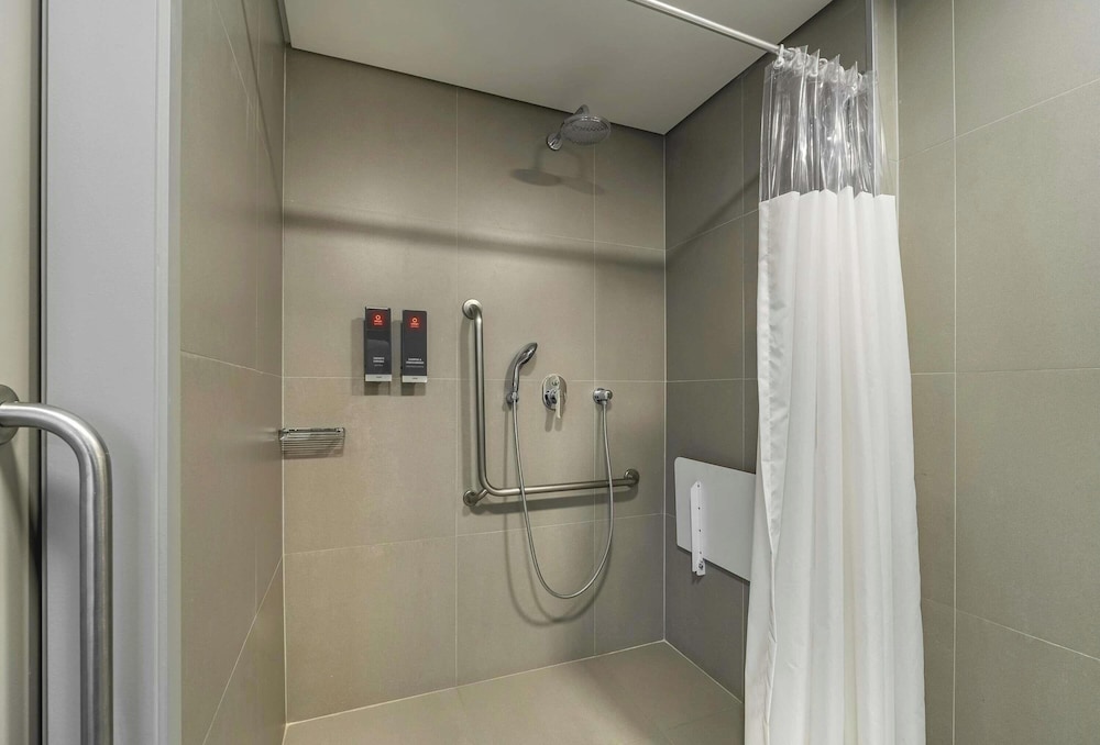 Apartamento Superior Adaptado con cama doble y cocina equipada del hotel Mercure Sao Paulo Barra Funda. Foto 1