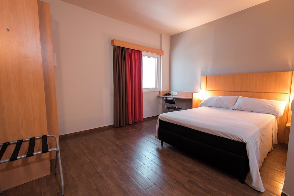 Habitación Standard con cama doble del hotel Ibis Presidente Prudente Manoel Goulart. Foto 1