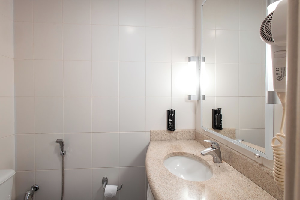 Habitación Standard con cama doble del hotel Ibis Presidente Prudente Manoel Goulart. Foto 3