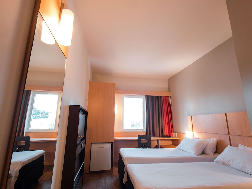 Habitación Standard con dos camas individuales del hotel Ibis Presidente Prudente Manoel Goulart. Foto 5