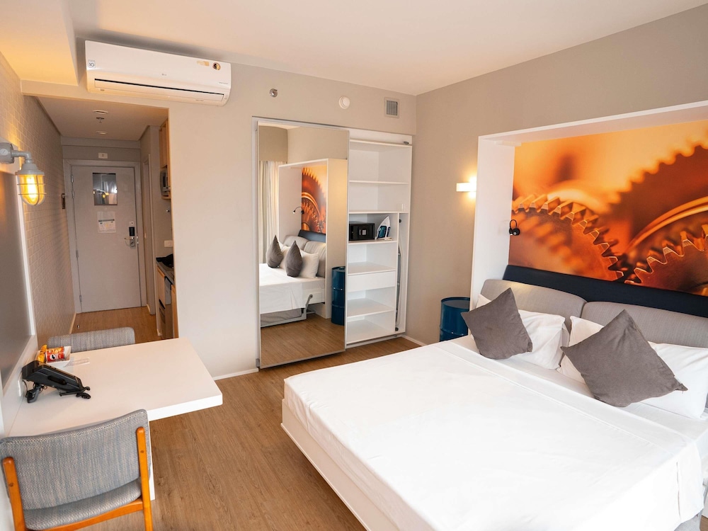 Estudio con cama Queen Size y cocina equipada del hotel Mercure São Bernardo Do Campo. Foto 6