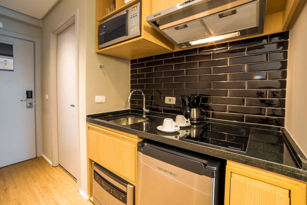 Apartamento Superior con cama King Size y cocina equipada del hotel Mercure São Bernardo Do Campo. Foto 8