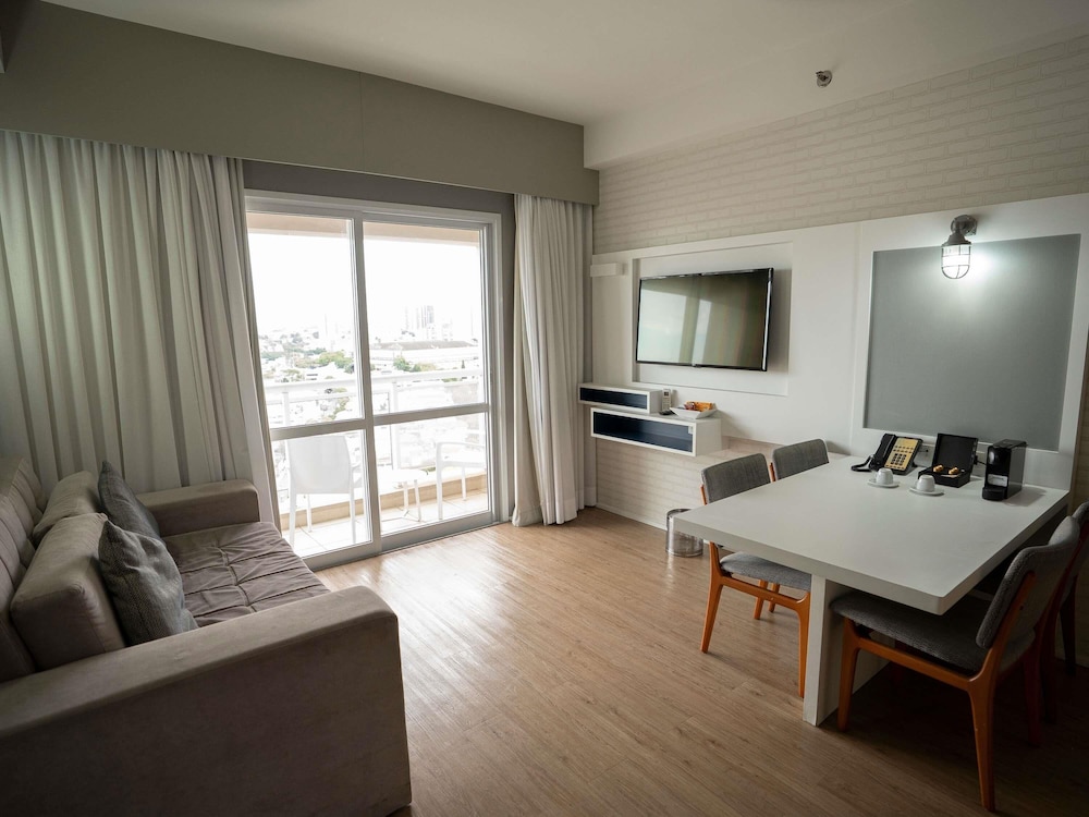 Apartamento Deluxe con cama King Size y cocina equipada del hotel Mercure São Bernardo Do Campo. Foto 8