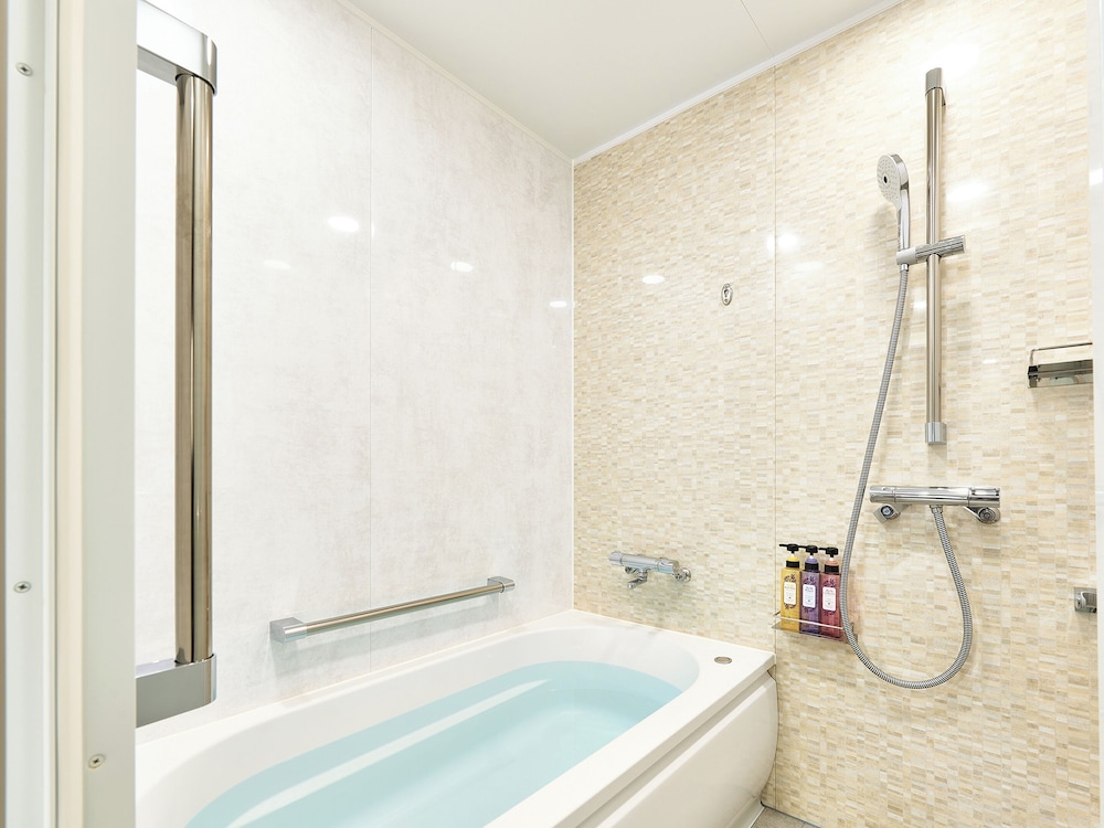 Habitación triple con 3 camas individuales del hotel Vischio Kyoto By Granvia. Foto 3