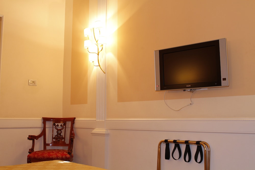 Habitación Triple del hotel Boutique Trevi. Foto 1