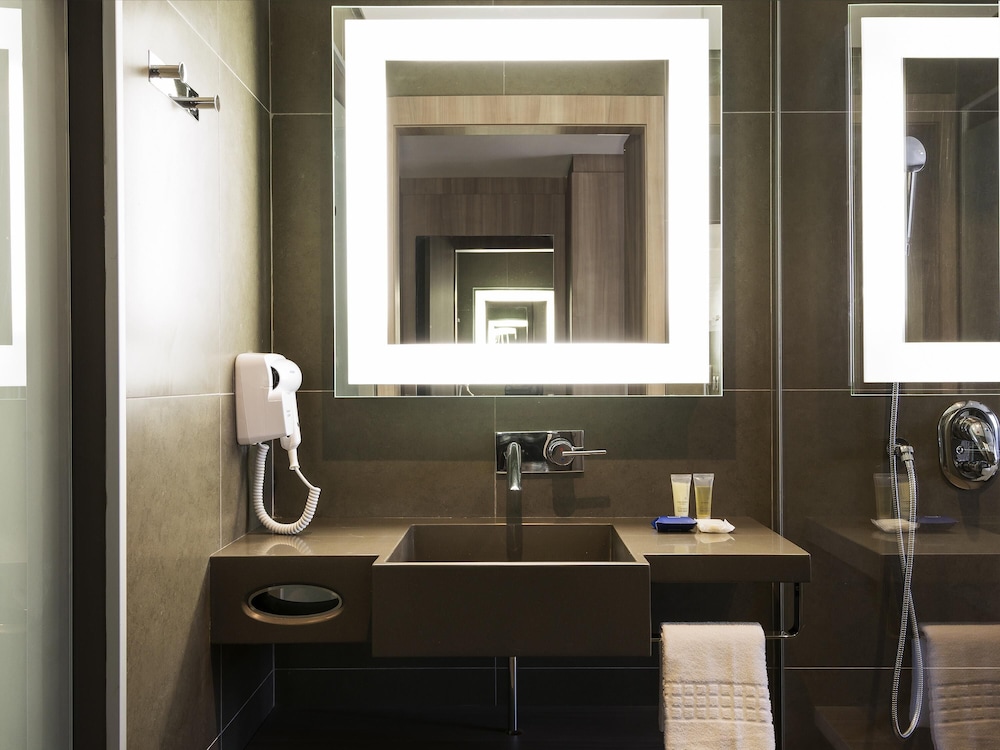 Habitación Familiar con 1 cama doble y sofá cama del hotel Novotel São Paulo Berrini. Foto 5