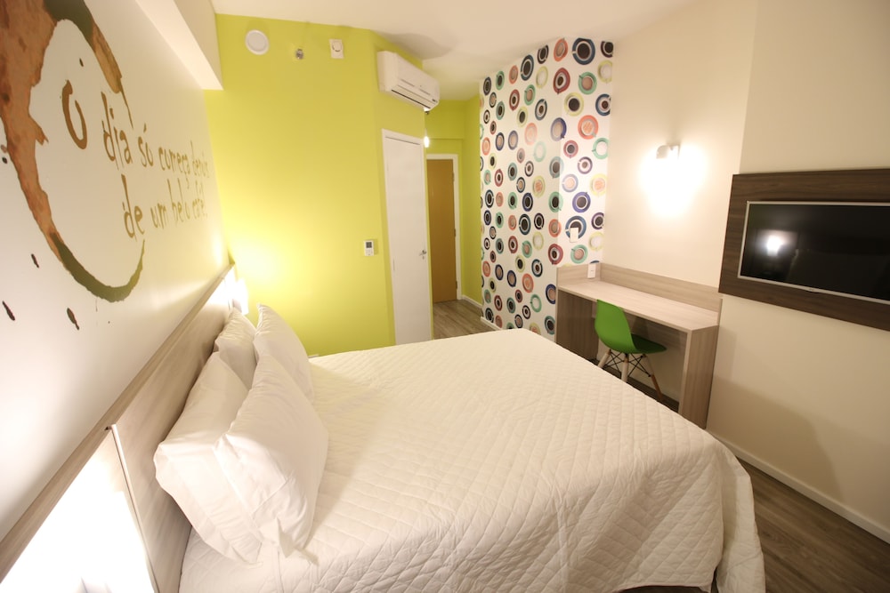 Habitación Standard con una cama doble del hotel Ibis Styles Vitoria Da Conquista. Foto 1