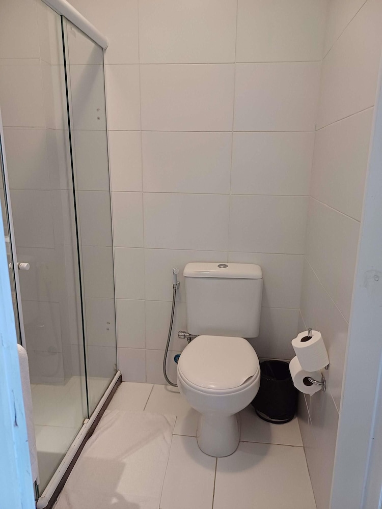 Habitación Standard con una cama doble del hotel Ibis Styles Vitoria Da Conquista. Foto 3