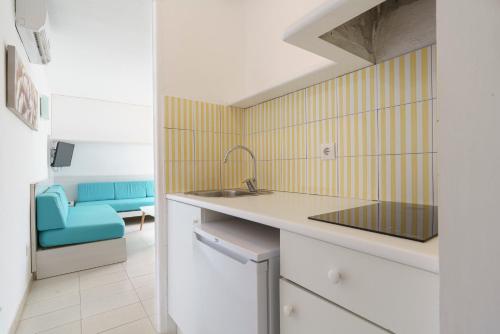 Apartamento de 1 dormitorio con vistas al puerto deportivo del hotel Aluasun Lago Park. Foto 1