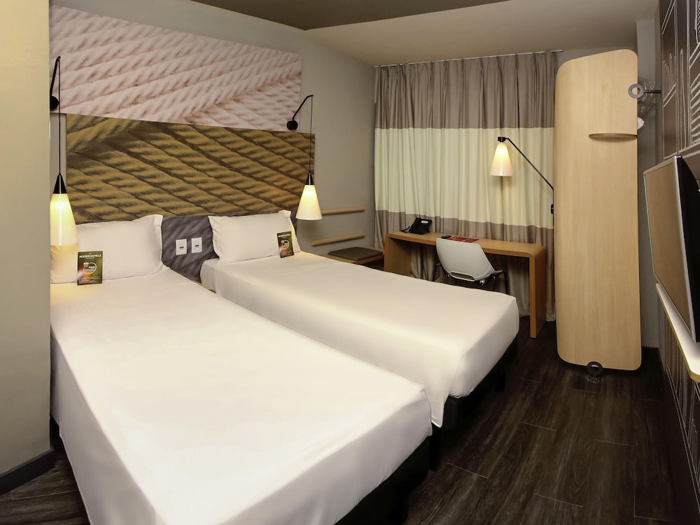 Habitación estándar con 2 camas individuales del hotel Ibis Natal. Foto 6