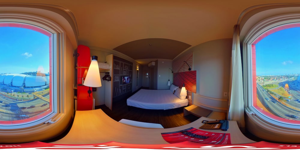 Habitación estándar adaptada con cama doble del hotel Ibis Natal. Foto 8