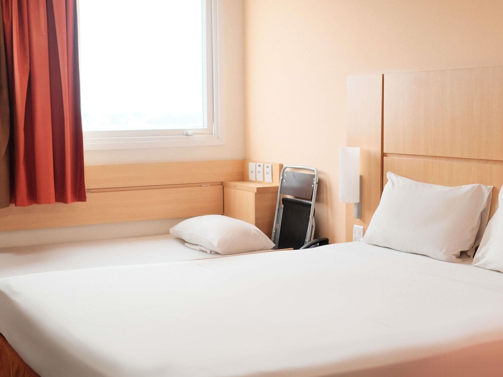 Habitación Standard con cama doble del hotel Ibis Feira De Santana. Foto 12