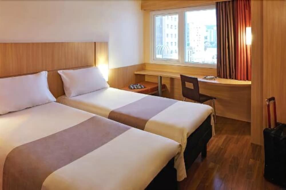 Habitación Standard con 2 camas individuales del hotel Ibis Feira De Santana. Foto 2