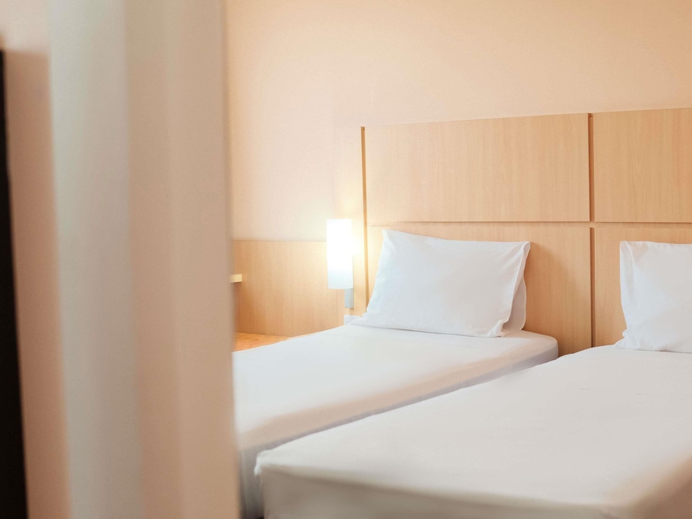 Habitación Standard con 2 camas individuales del hotel Ibis Feira De Santana. Foto 3