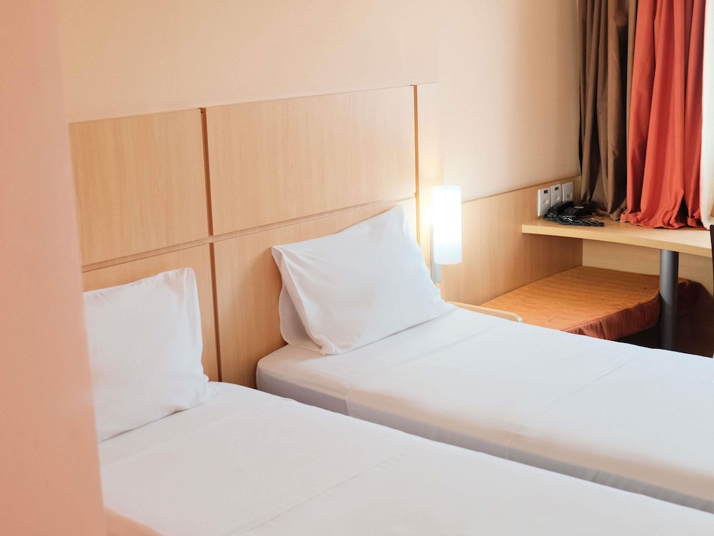 Habitación Standard con 2 camas individuales del hotel Ibis Feira De Santana. Foto 9