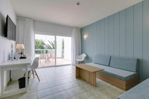 Suite My Favorite Club con vistas al mar del hotel Alua Village Fuerteventura – All Inclusive. Foto 4