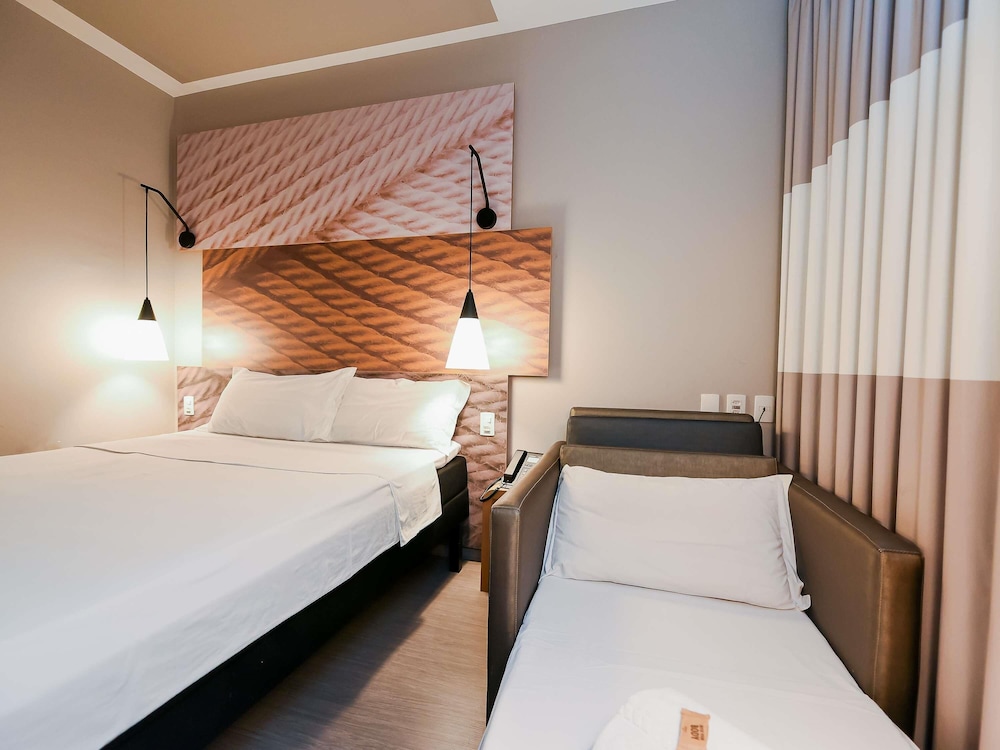 Habitación Estándar con 1 cama doble y 1 sofá - cama del hotel Ibis Jacarei. Foto 1