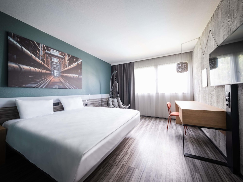 Habitación estándar con cama king size del hotel Ibis Styles Linz. Foto 1