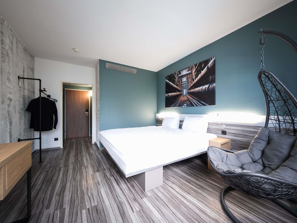 Habitación estándar con cama king size del hotel Ibis Styles Linz. Foto 2