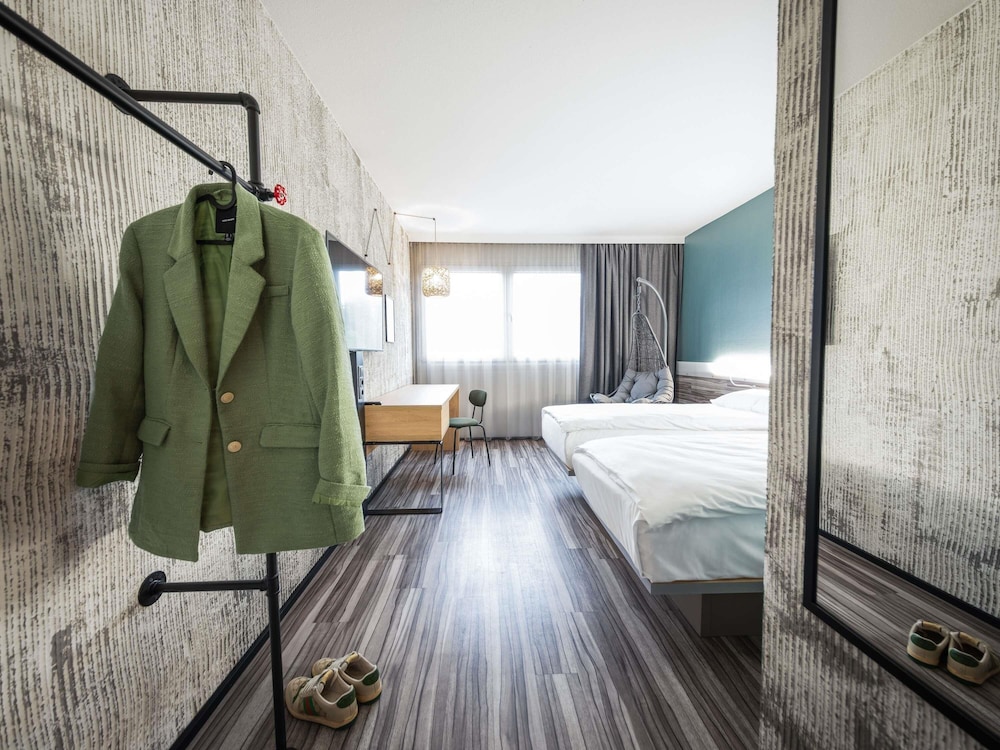 Habitación estándar con 2 cómodas camas individuales del hotel Ibis Styles Linz. Foto 3