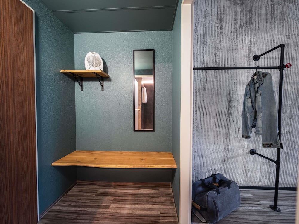 Habitación estándar con 2 cómodas camas individuales del hotel Ibis Styles Linz. Foto 8