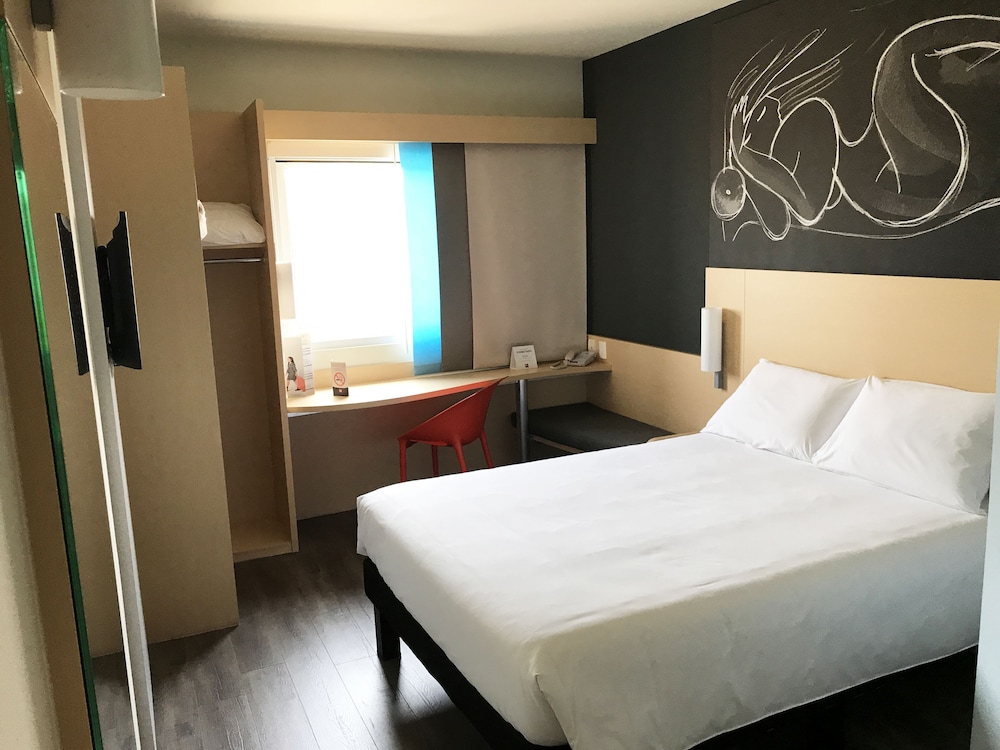 Habitación, 1 cama doble del hotel Ibis Irapuato. Foto 1
