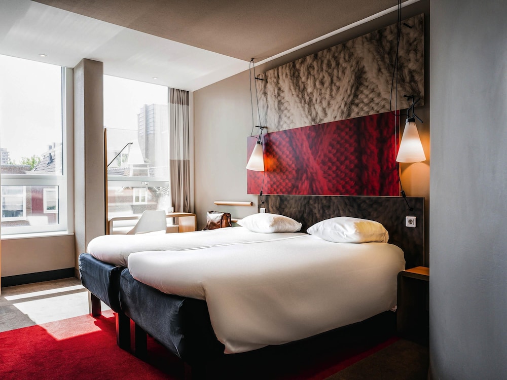 Habitación triple, 3 camas individuales del hotel Ibis Den Haag City Centre
