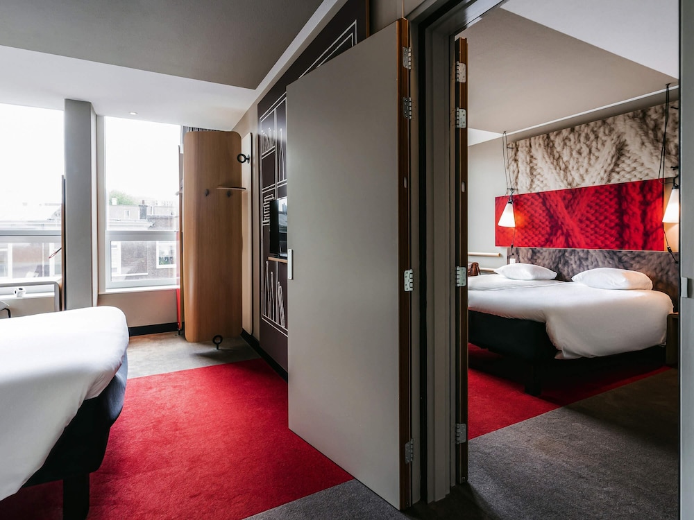Habitación familiar, 2 camas dobles, habitaciones comunicadas del hotel Ibis Den Haag City Centre. Foto 5