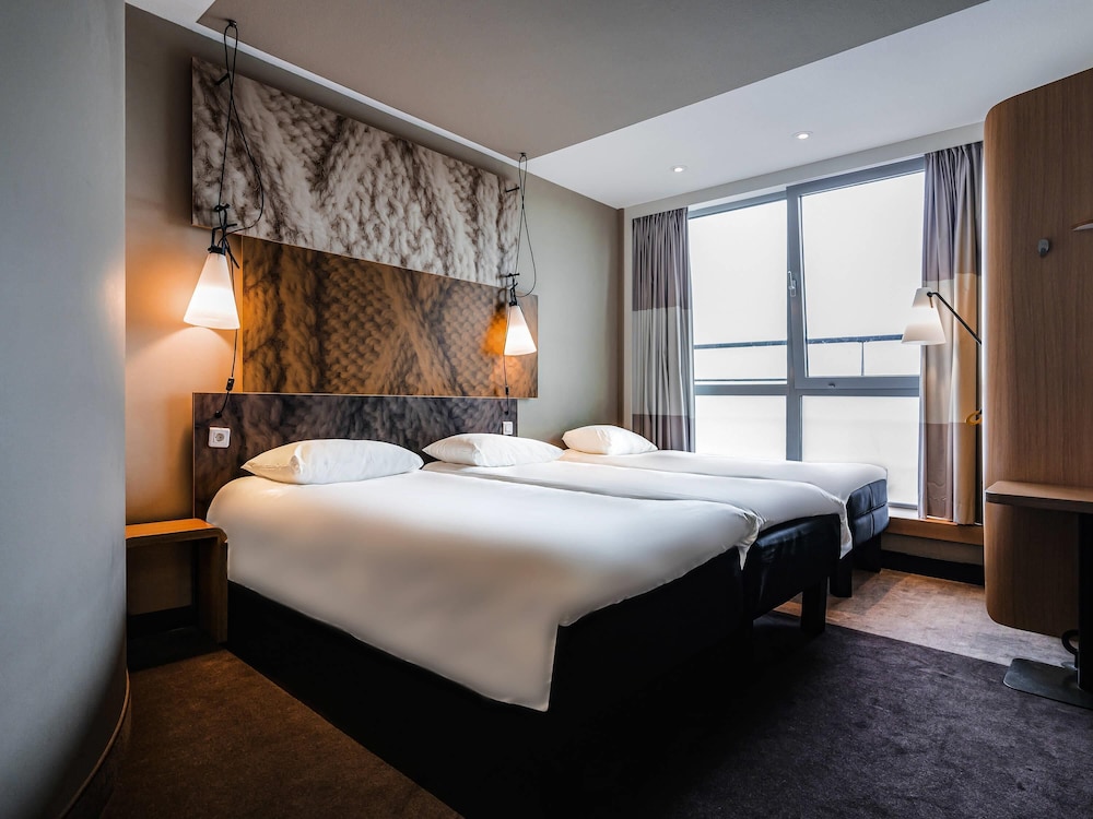 Habitación triple, 3 camas individuales del hotel Ibis Den Haag City Centre. Foto 5