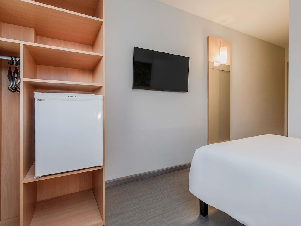 Habitación estándar adaptada para personas con movilidad reducida, equipada con 1 cama doble del hotel Ibis Foz Do Iguaçu. Foto 5