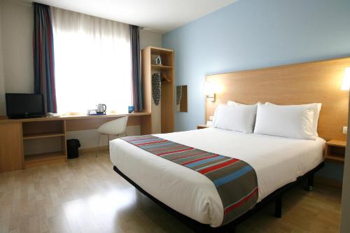 Habitación Doble del hotel Travelodge Madrid Torrelaguna. Foto 1