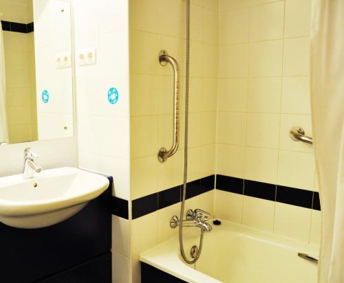 Habitación Doble del hotel Travelodge Madrid Torrelaguna. Foto 2