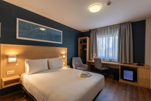 Habitación Doble del hotel Travelodge Madrid Torrelaguna. Foto 9