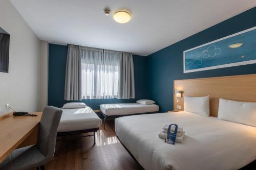 Habitación Familiar del hotel Travelodge Madrid Torrelaguna. Foto 18