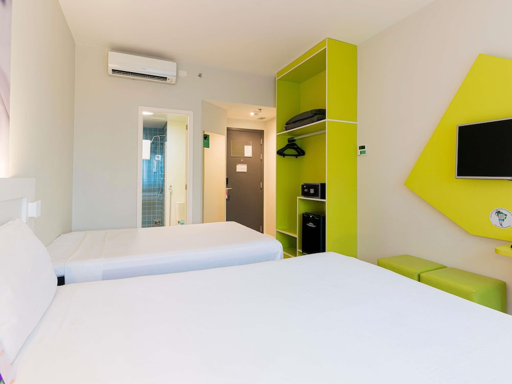 Habitación Familiar con 1 cama doble y 1 cama individual del hotel Ibis Styles Sao Paulo Barra Funda. Foto 8