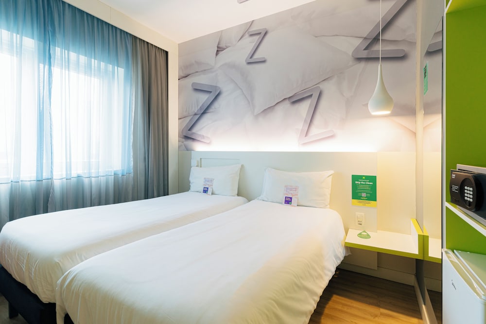 Habitación Standard con 2 camas individuales del hotel Ibis Styles Sao Paulo Barra Funda. Foto 3