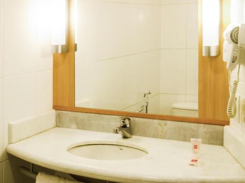 Habitación Doble Estándar - 2 camas del hotel Ibis Petrolina. Foto 3