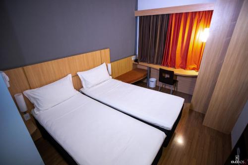 Habitación Doble Estándar - 2 camas del hotel Ibis Petrolina. Foto 9