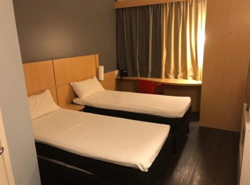 Habitación estándar con camas individuales del hotel Ibis Manaus Aeroporto. Foto 2