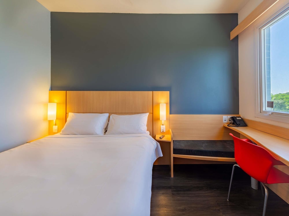 Habitación Estándar con 1 cama doble del hotel Ibis Manaus Aeroporto. Foto 6