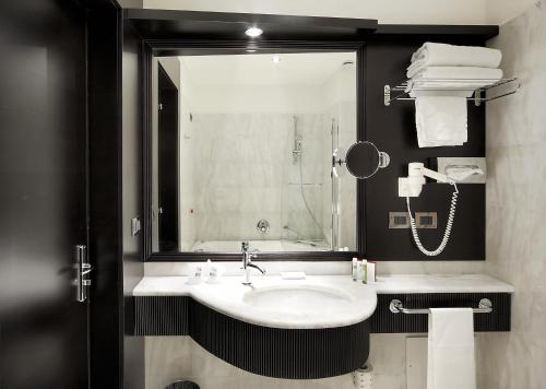 Habitación Triple Deluxe del hotel Il Principe. Foto 4