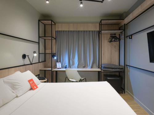 Moderna habitación Standard con 1 cama doble del hotel Ibis Aracaju. Foto 2