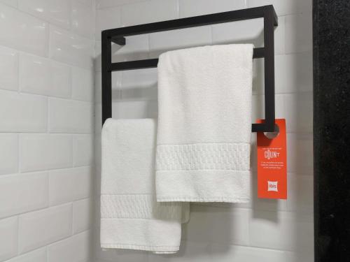 Moderna habitación Standard con 1 cama doble del hotel Ibis Aracaju. Foto 6