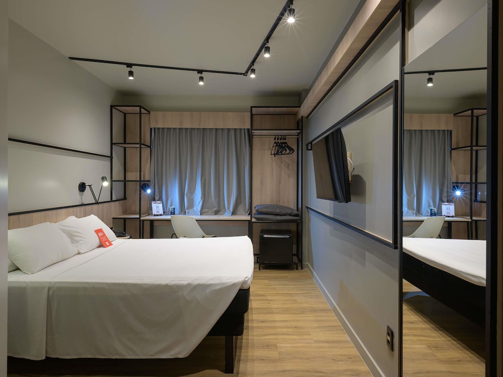 Habitación con una cama doble del hotel Ibis Aracaju. Foto 4