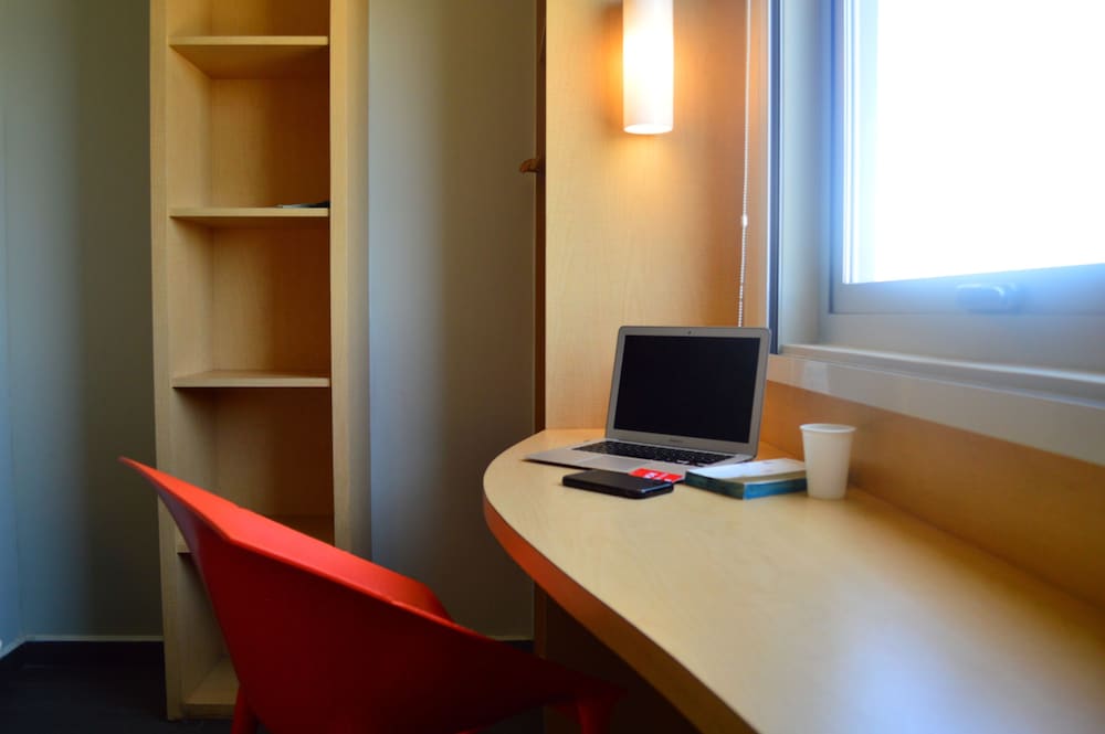 Habitación estándar con una cama doble del hotel Ibis Los Mochis. Foto 1