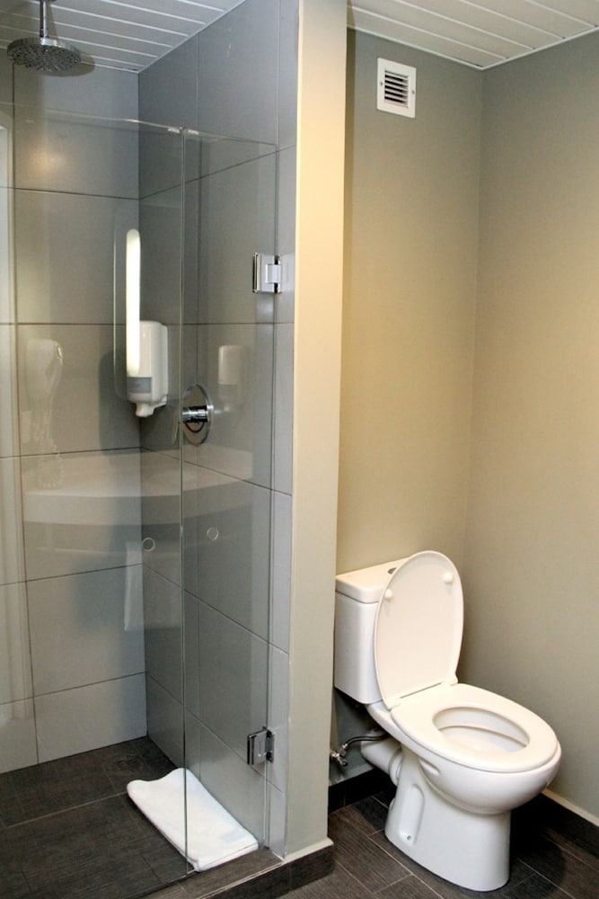 Habitación Estándar con dos camas matrimoniales del hotel Ibis Los Mochis. Foto 3