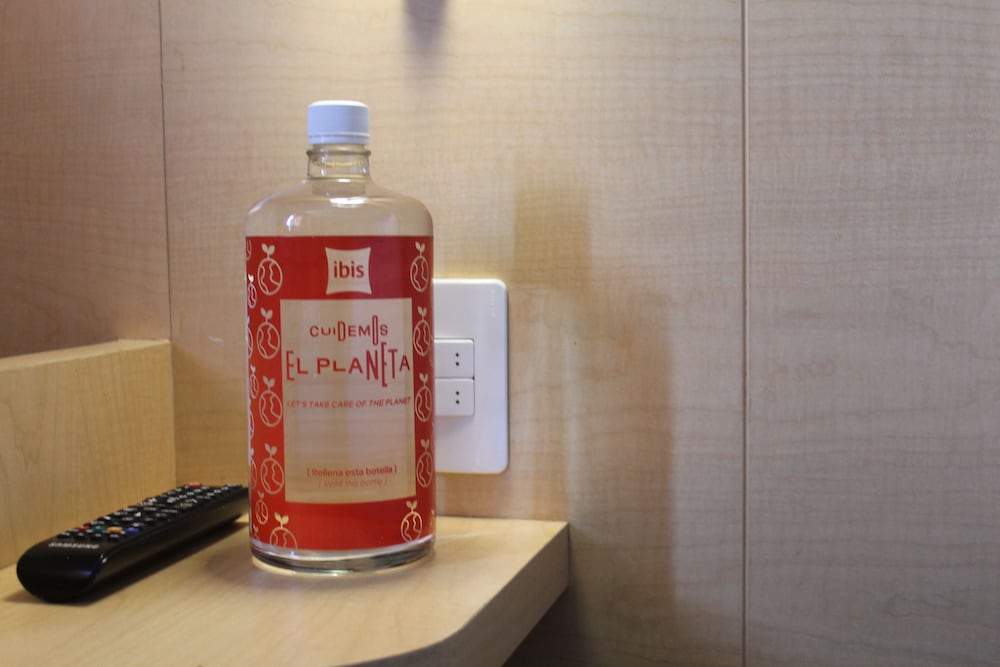 Habitación estándar con una cama doble del hotel Ibis Culiacan. Foto 15