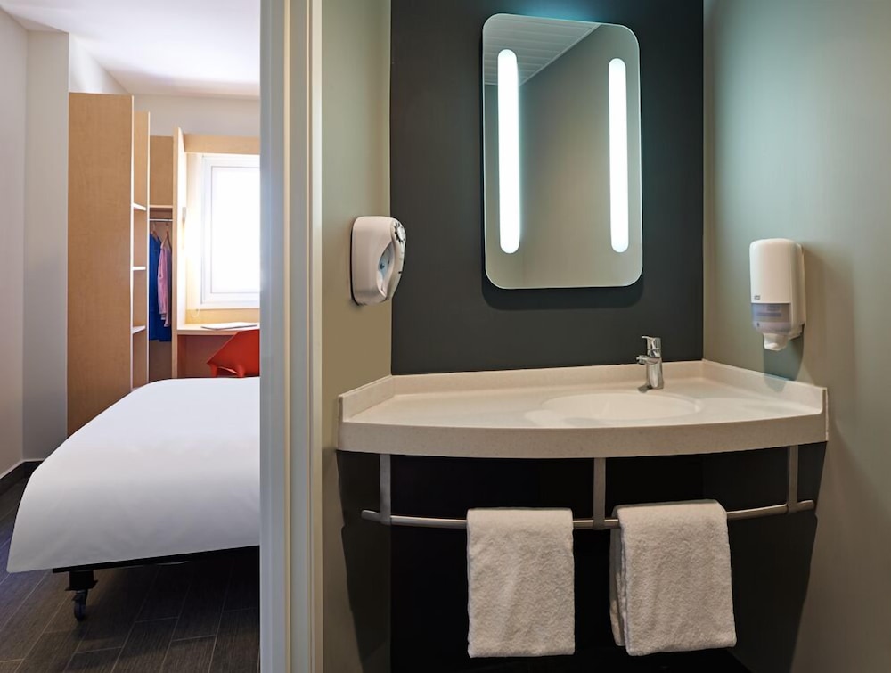Habitación estándar con una cama doble del hotel Ibis Culiacan. Foto 20