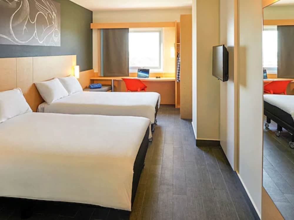 Habitación Estándar con dos camas matrimoniales del hotel Ibis Culiacan. Foto 13