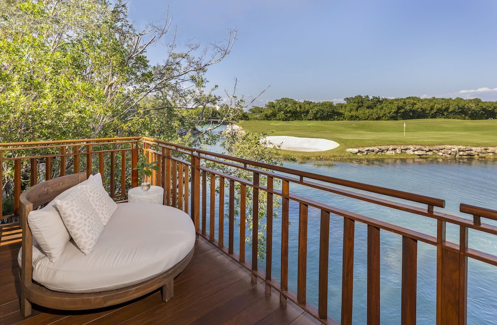 Casita, Habitación Signature, 1 cama de matrimonio grande, no fumadores del hotel Fairmont Mayakoba. Foto 3